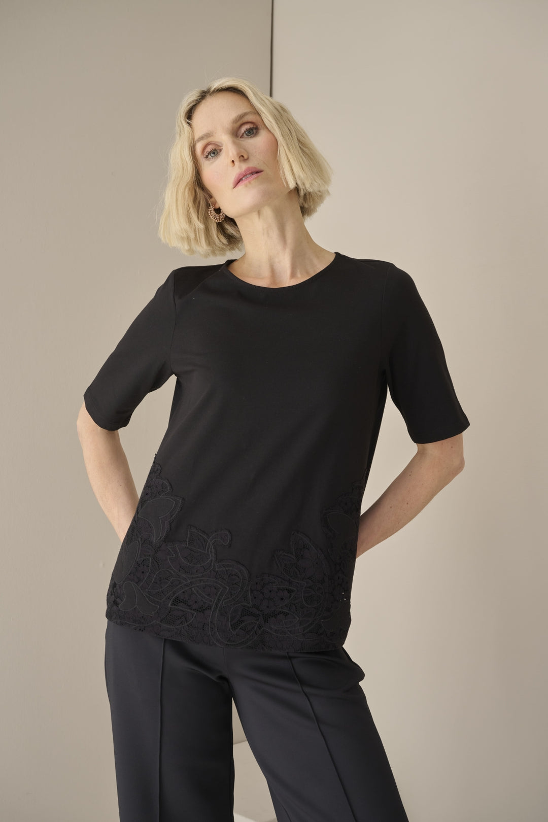 T-Shirt mit Spitzensaum