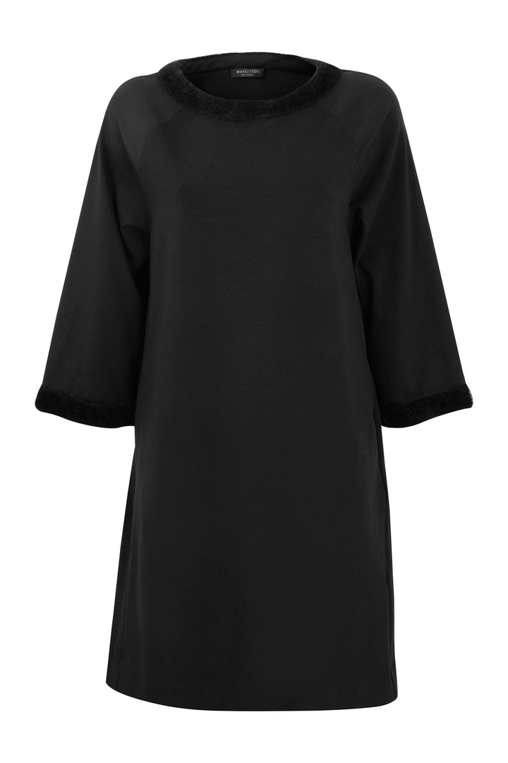 Langarmkleid mit Ärmel- und Kragendetail