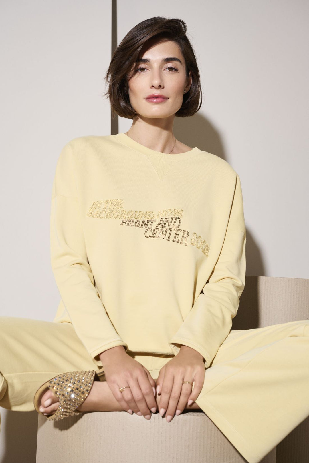 Sweatshirt mit Strass-Schrift