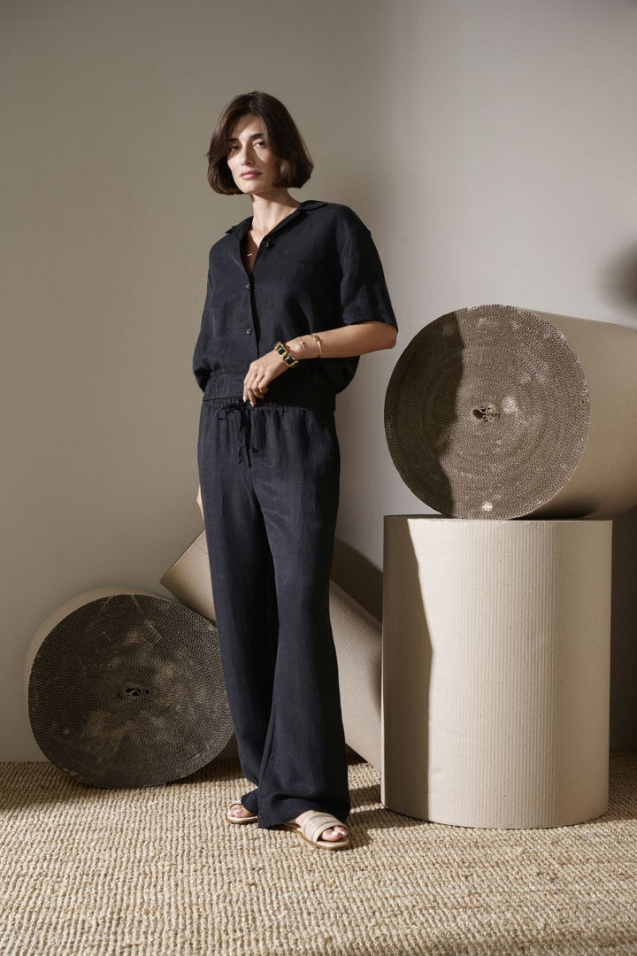 Kurze Bluse mit Bund