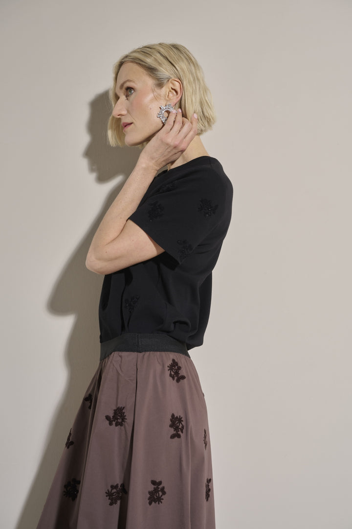 T-Shirt mit floraler Stickerei
