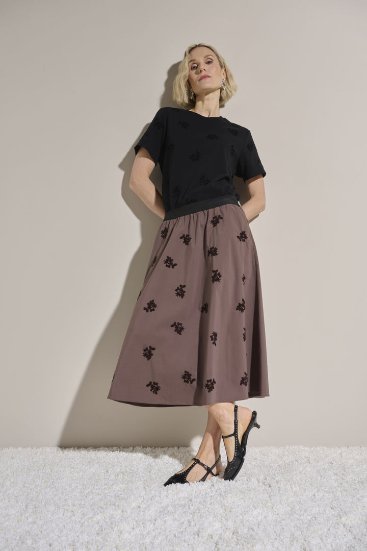 T-Shirt mit floraler Stickerei