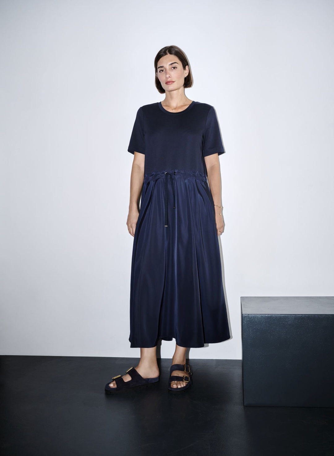 Tailliertes Kleid mit Falten